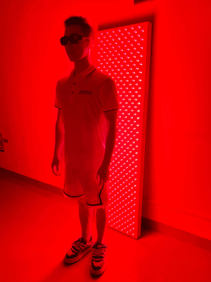 Panneau de thérapie par lumière rouge LCD de 4500W 660nm 850nm Longueur d'onde double